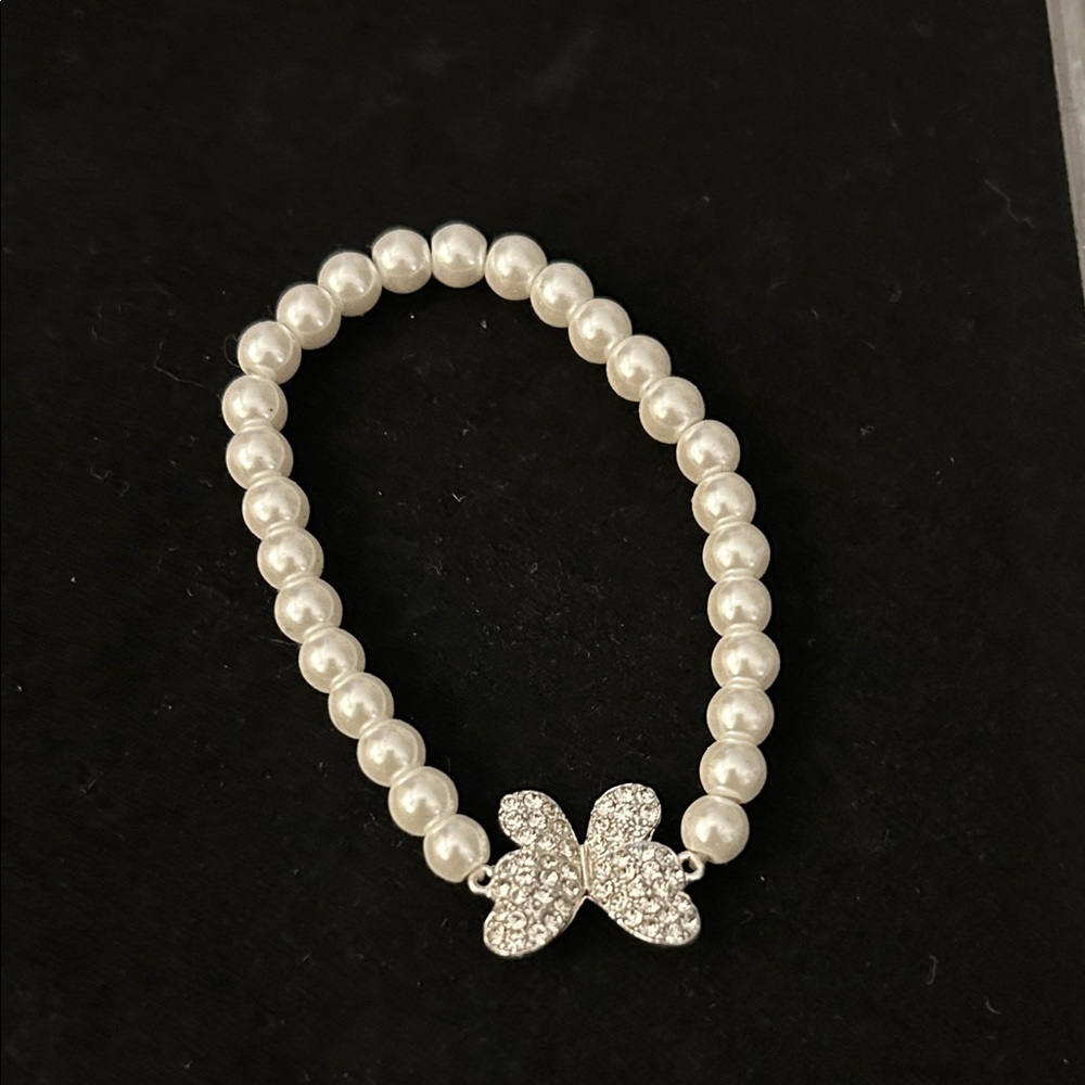 Elegant Pearl Bracelet with Butterfly Charm